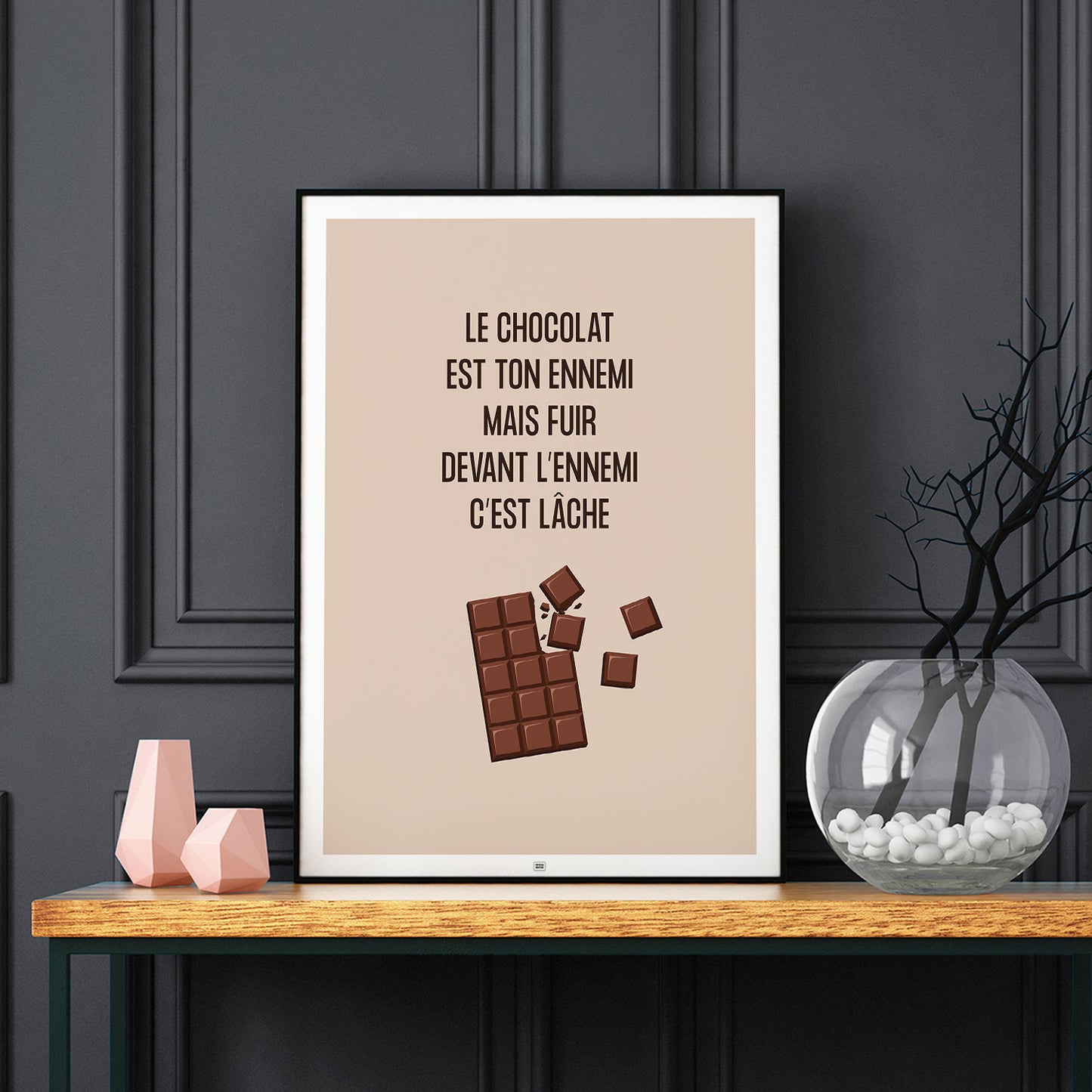 Affiche le chocolat est ton ennemi, affiche humoristique thème du chocolat, sur fond sombre