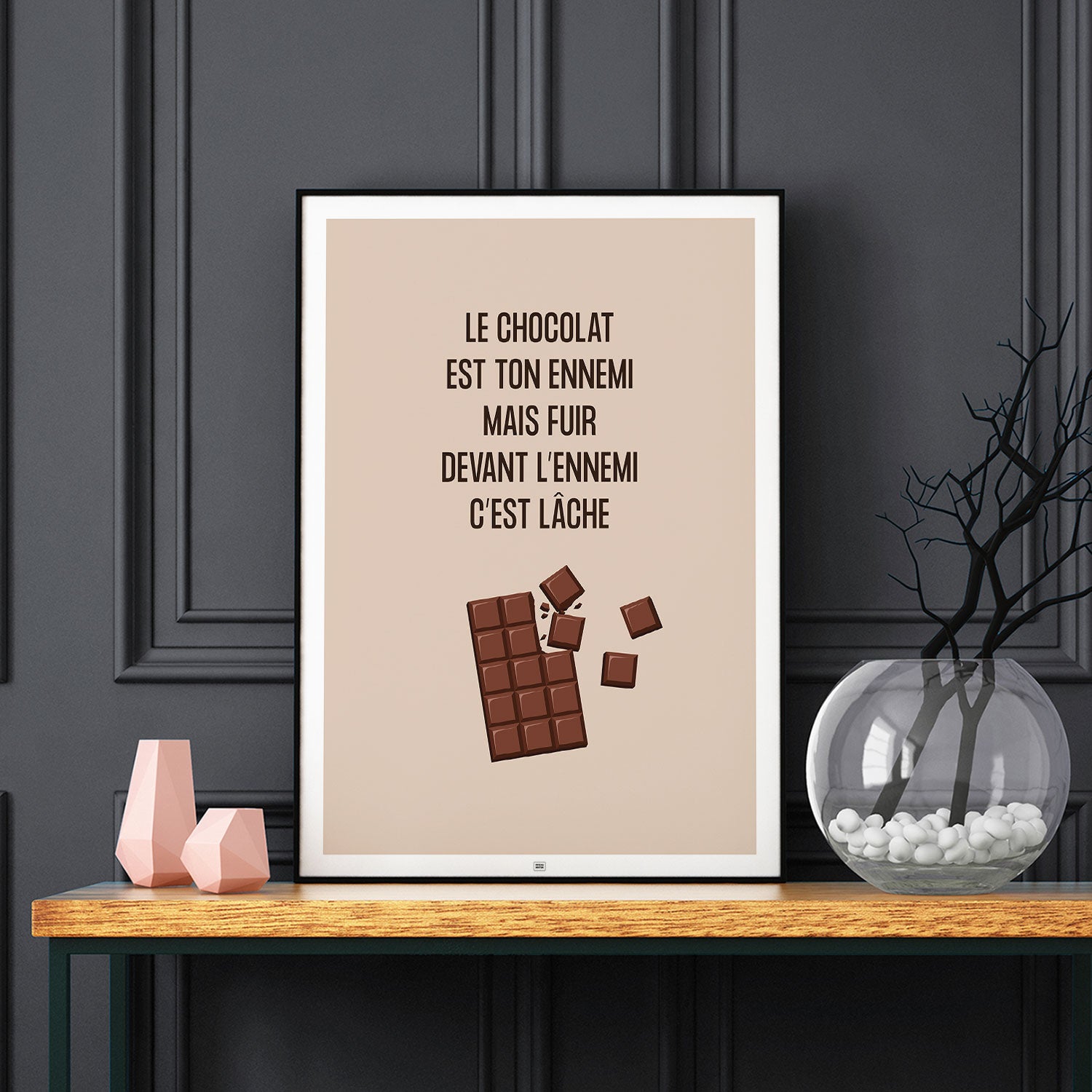 Affiche le chocolat est ton ennemi, affiche humoristique thème du chocolat, sur fond sombre