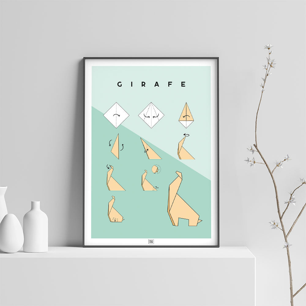 Affiche origami girafe, poster minimaliste géométrique, sur fond clair